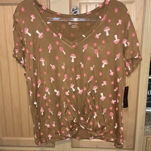 Women’s NWT Mushroom V-Neck Size XXL